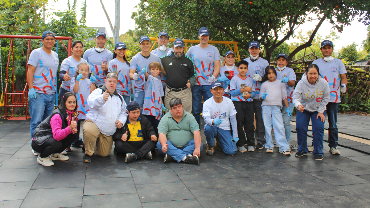 Colaboradores de Itacamba transforman el área de juegos de FUSINDO con voluntariado “Manos a la Obra”